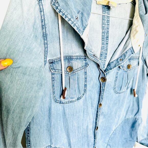 ANTHROPOLOGIE Blue Denim Hood Long Sleeve Button Down Blouse Shirt Shacket Top M - Picture 11 of 13